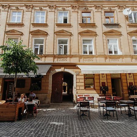 Apartment On Lesi Ukrainky Lviv Luaran gambar