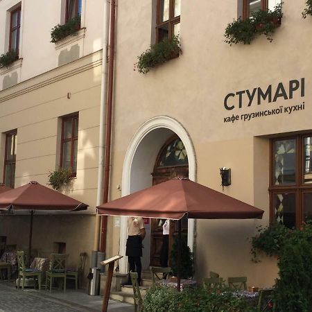 Apartment On Lesi Ukrainky Lviv Luaran gambar