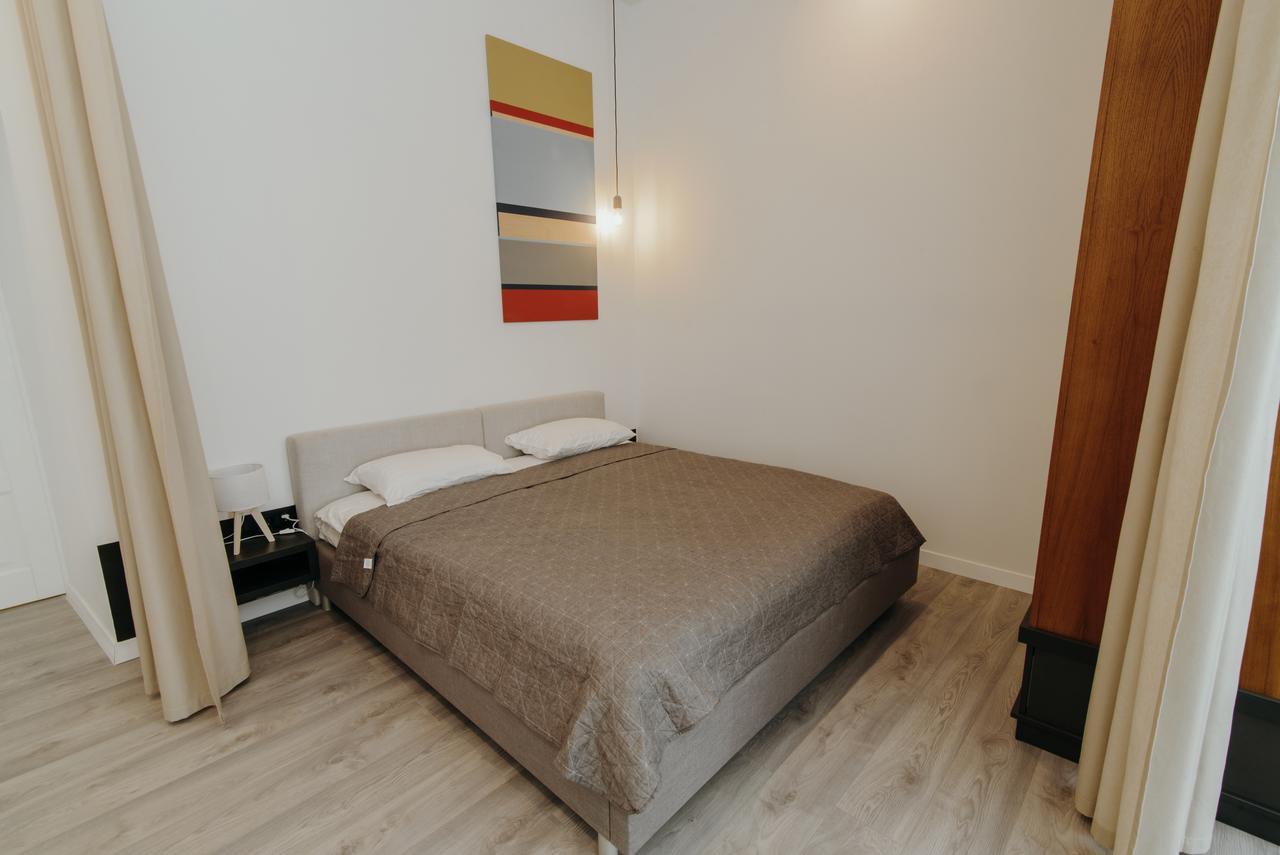 Apartment On Lesi Ukrainky Lviv Luaran gambar