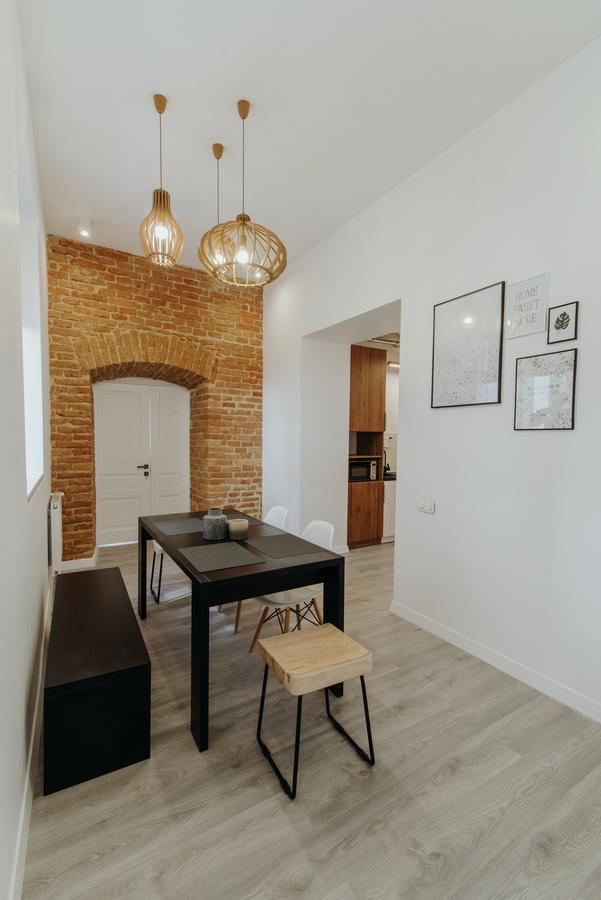Apartment On Lesi Ukrainky Lviv Luaran gambar
