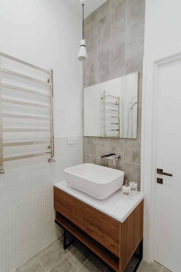 Apartment On Lesi Ukrainky Lviv Luaran gambar