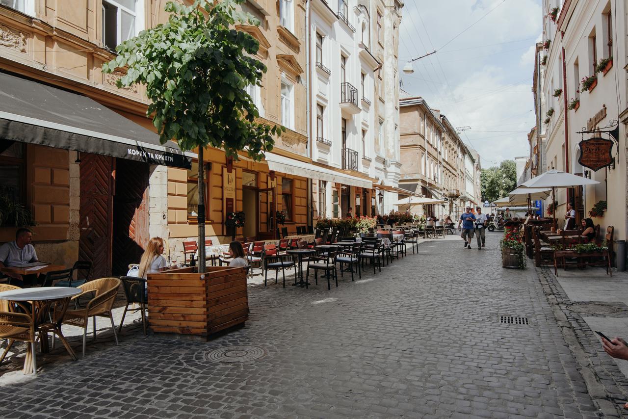 Apartment On Lesi Ukrainky Lviv Luaran gambar