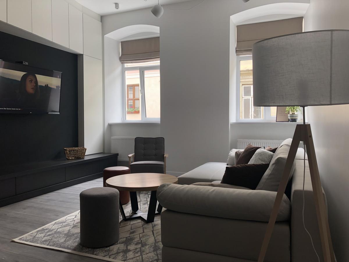 Apartment On Lesi Ukrainky Lviv Luaran gambar