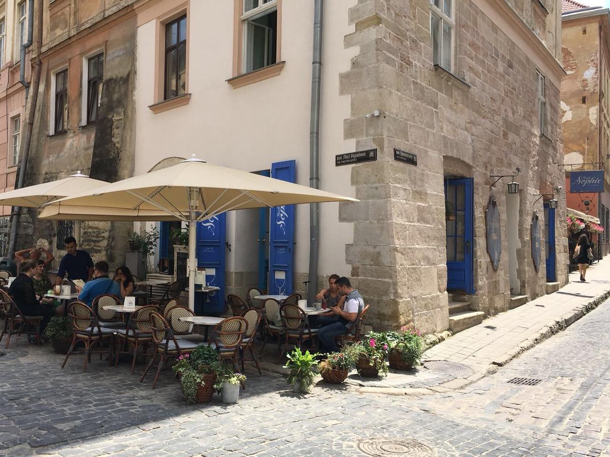 Apartment On Lesi Ukrainky Lviv Luaran gambar